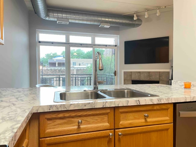 Photo - 1155 W Madison St