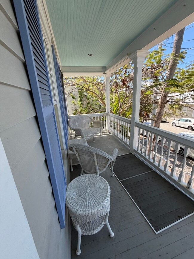 1211 Varela St