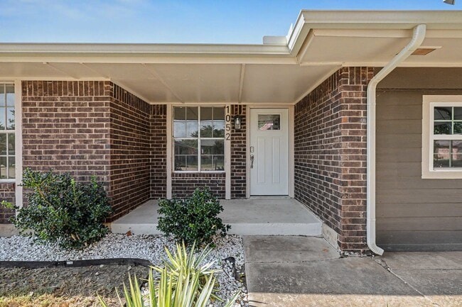 1052 Hargis Ln