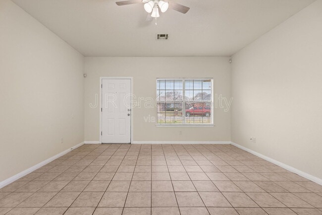 Photo - 109 Apple Ln