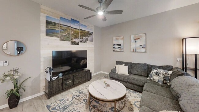 8511 Golf Wy