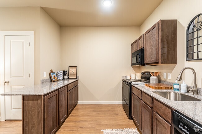 1BR, 1BA - 794 SF