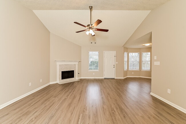 Photo - 604 Fieldcrest Dr