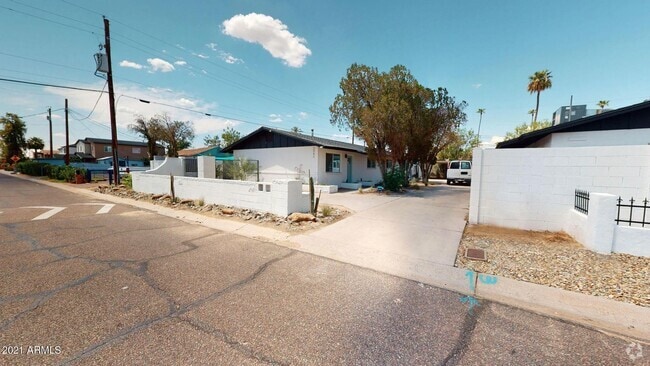 Building Photo - Remodeled 2 bedroom 1 bath! Rental