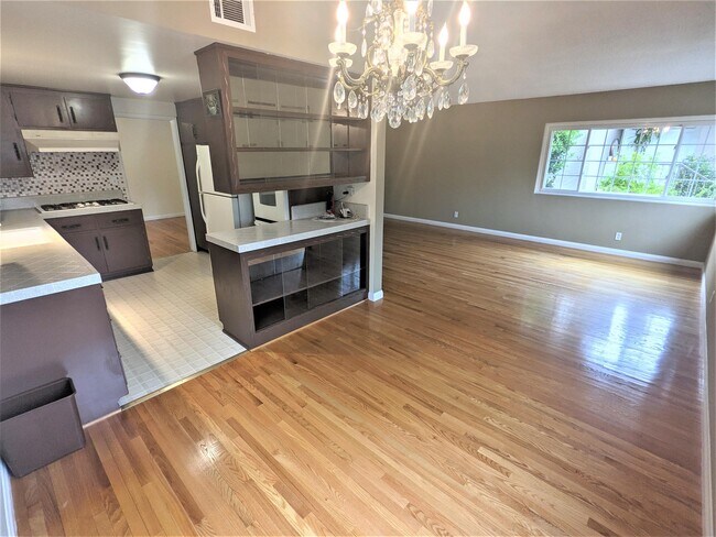 Photo - 1001 N Ave 67