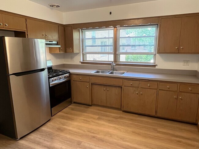 Photo - 1334 Woodview Ln Unit 2E