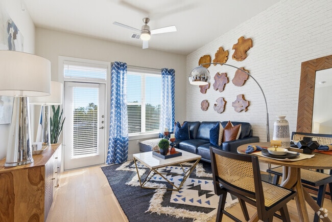1BR, 1BA - 743SF - Living Room