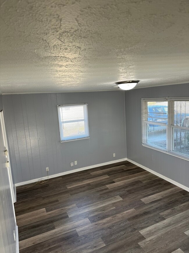 Photo - 2800 Darby Ln