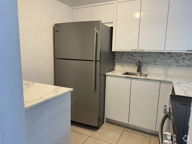 Building Photo - For Rent - Recently Remodeled 1/1 Condo - ...