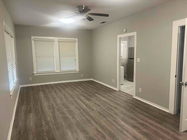 Photo - 5201 Chico St House