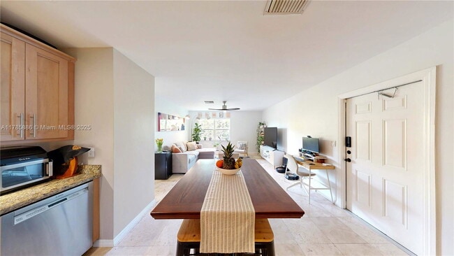Photo - 530 NE 15th Ct Unidad 8A