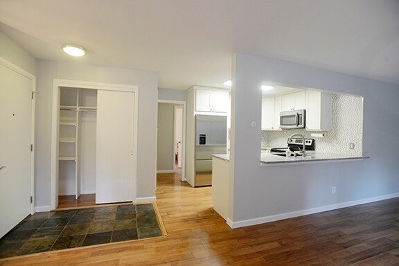 Entry/Kitchen - 1895 Alpine Ave Unidad I25