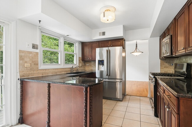 Photo - 710 E Valley Ln