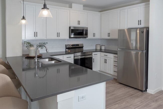 Building Photo - Shady Oak Crossing Rental