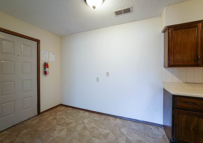 Building Photo - 926 Bluemont Rental