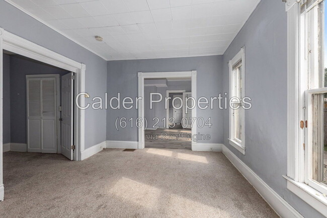 Photo - 143 Page St NE