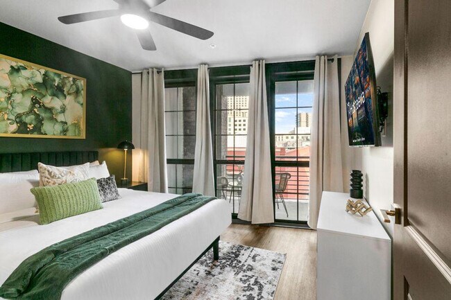 Photo - 611 Commerce St Unidad ID1267068P