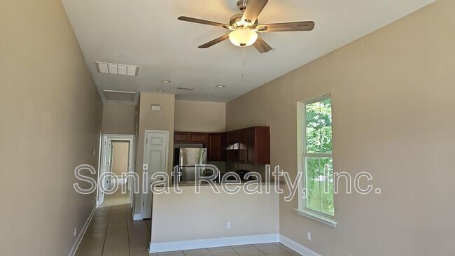 Photo - 8922 Stroelitz St