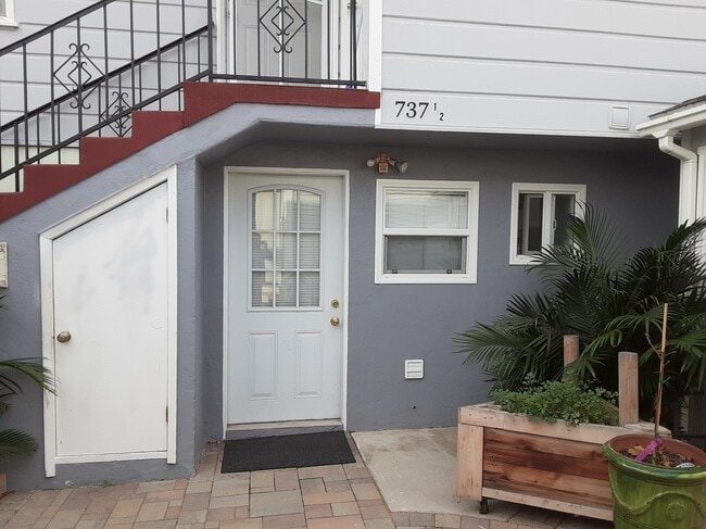 Building Photo - 735 W 19th St Unit 3 Rental