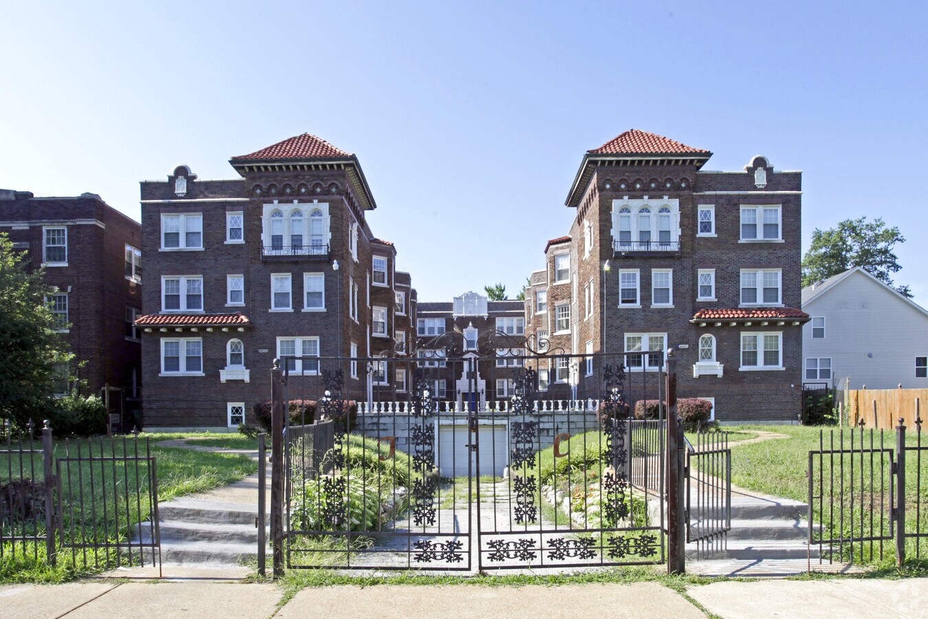 Photo - Traylor Chateau Apartamentos