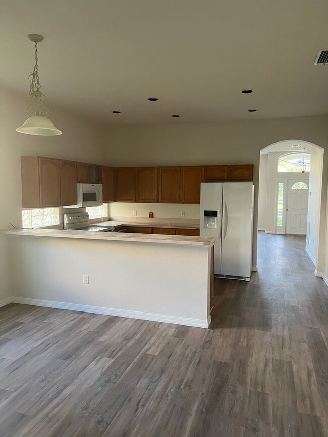 Photo - Fabulous 4/2 in Spring Glen Debary!