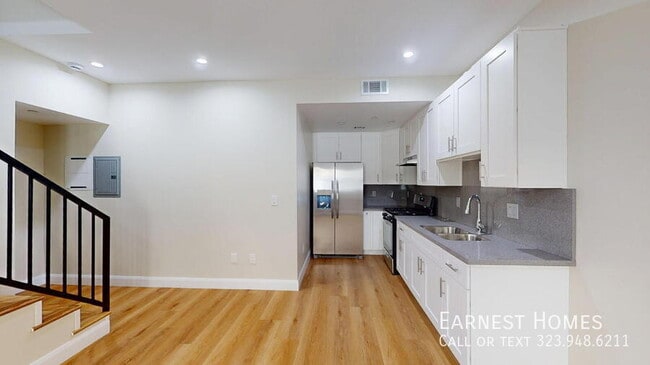 Photo - 310 N 3rd St Unidad A