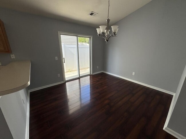 Photo - 884 Silvercrest Dr