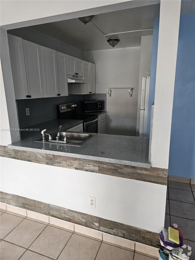 Building Photo - 14849 SW 104th St Unit 12-13 Rental