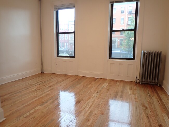 Photo - 1559 Eastern Pkwy Apartamento