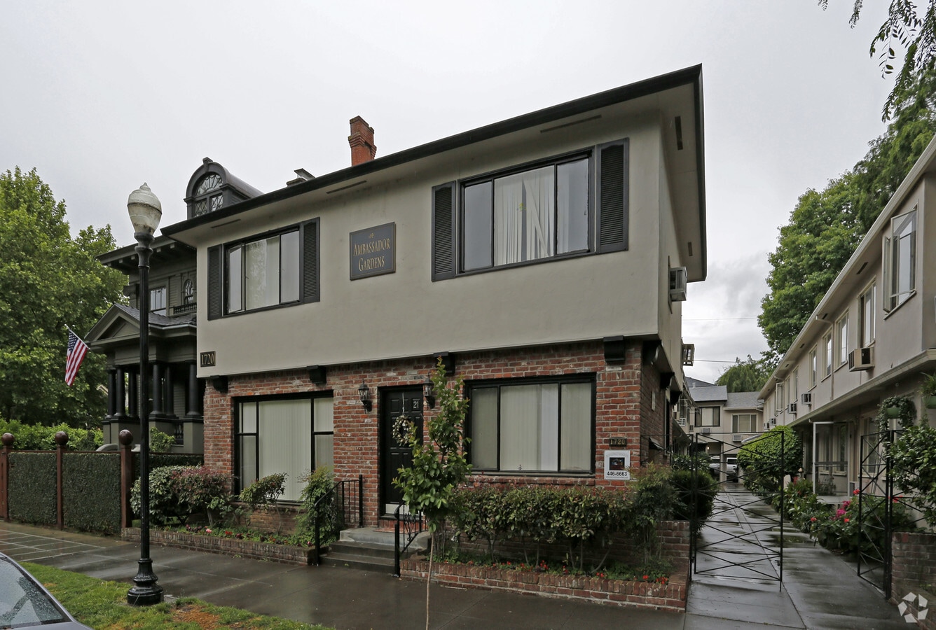 Primary Photo - Ambassador Gardens Apartments
