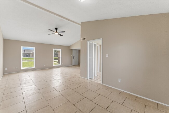 Photo - 16958 Jenikay St