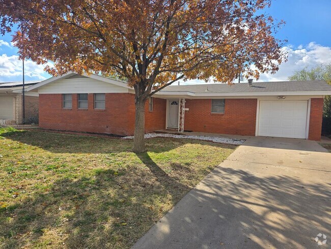 Building Photo - 2707 Redbud Ave Rental