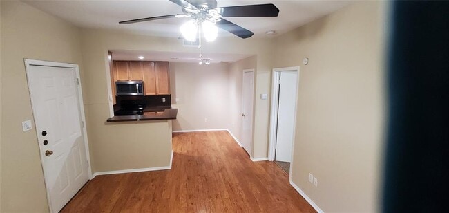 Photo - 114 E 31st St Unidad 114