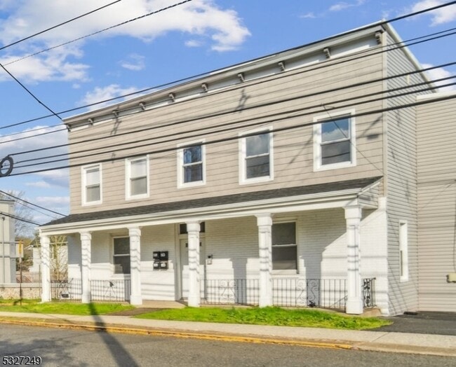 143 Valley Rd