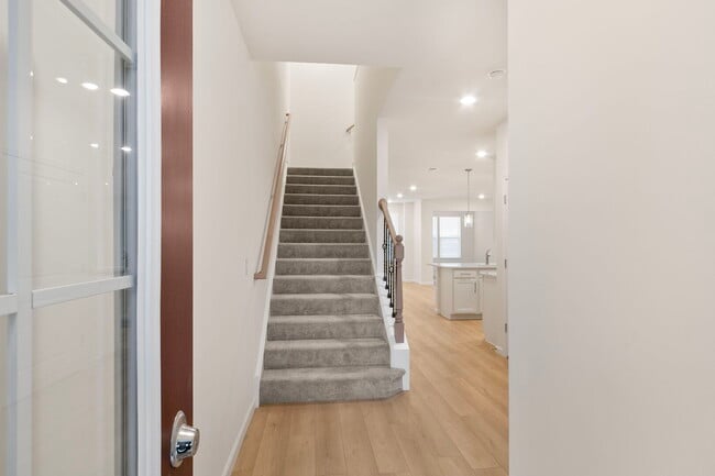 Photo - 660 Switchgrass Wy Unidad 58002