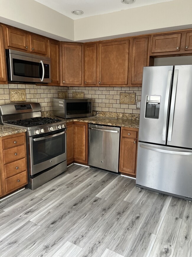 Photo - 230 Mercer St