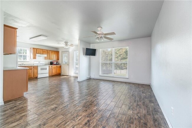 Photo - 2 bedroom 2 bath house, fenced, 1 car garage