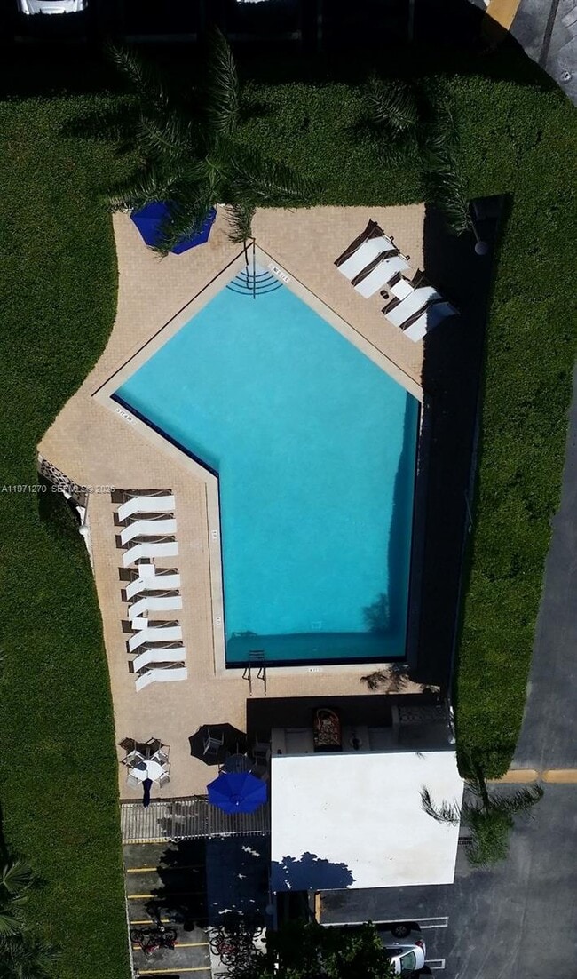 Photo - 1881 Washington Ave Unit 2E