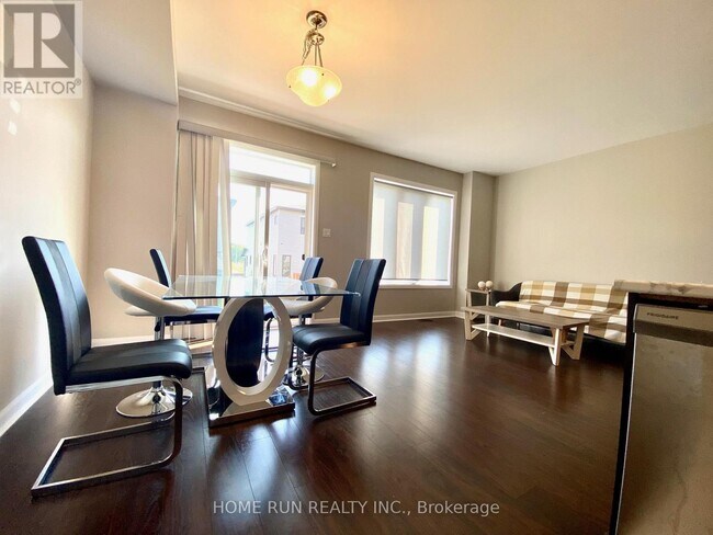 Photo - 415 Kayak St