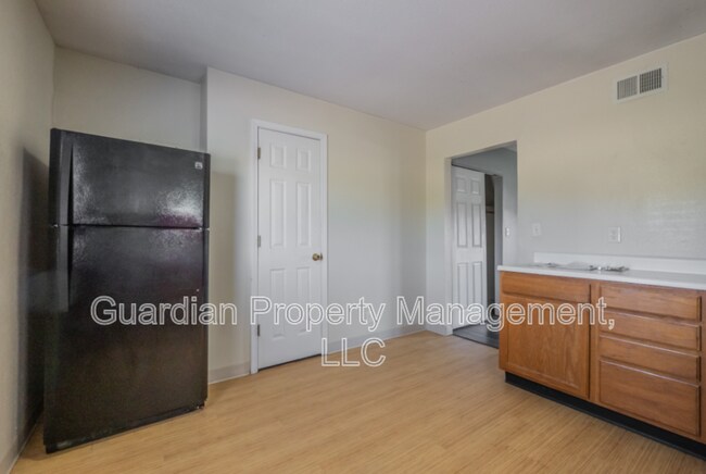 Photo - 523 W 7th St