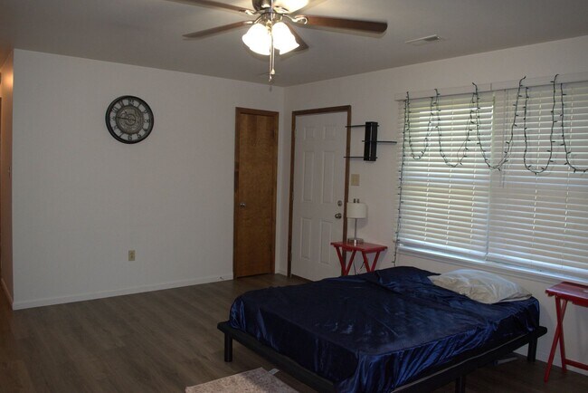 Photo - Nice 2 Bed 1 Bath Duplex In Southern Boone!