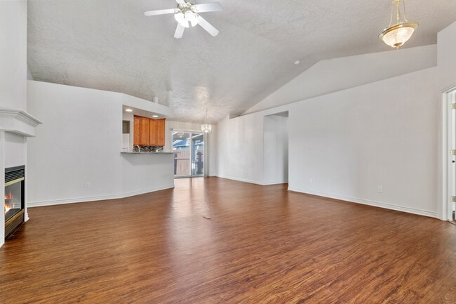 Photo - 2119 W Roberts Ave