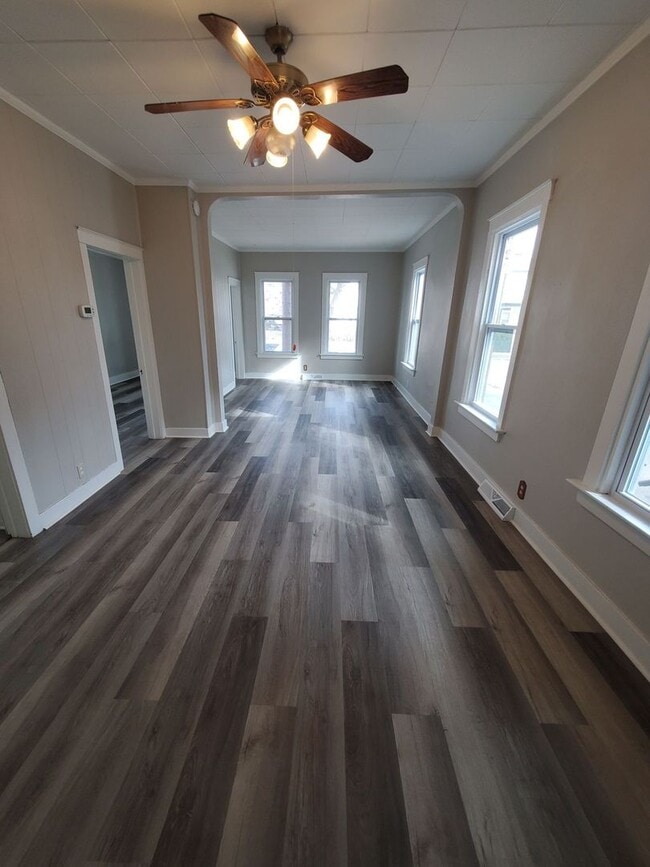 Building Photo - 3 Bedroom Single Family