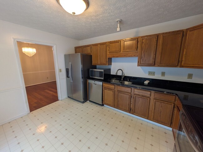 Photo - 6008 Yeaton Glen Dr