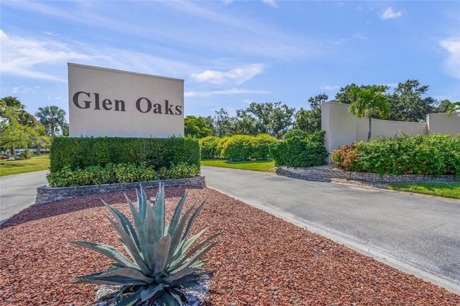 Photo - 1325 Glen Oaks Dr E