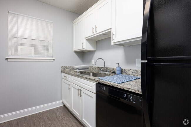 2BR, 1BA - 840SF - Kitchen