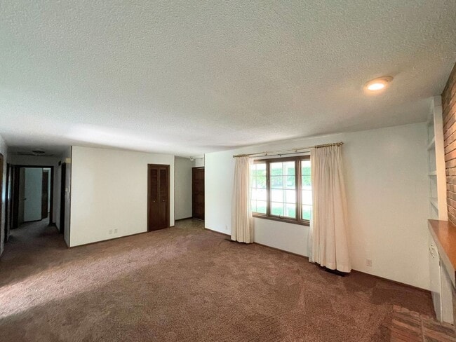 Photo - Comfortable 3 Bedroom 2 Bath House in Beautiful Neighborhood