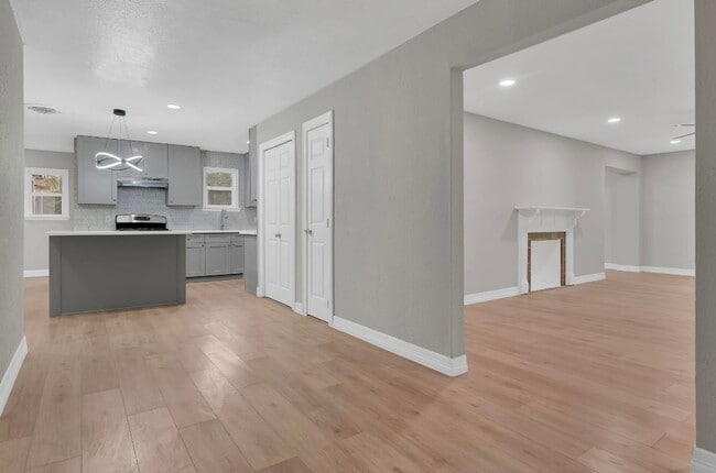 Photo - 1930 Ave P