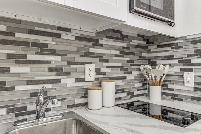 A small setup that keeps your everyday kitchen basics within easy reach.