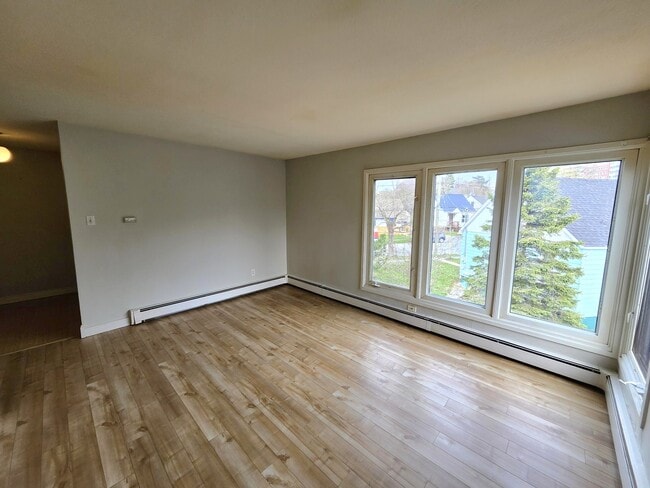 Building Photo - 84 Dufferin Ave Unit 84-4